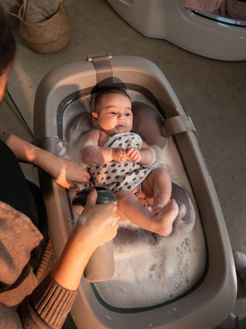 Twistshake βρεφικό μπανάκι με μειωτή και βοηθητική κανάτα faded grey 32-08-78146 - Twistshake