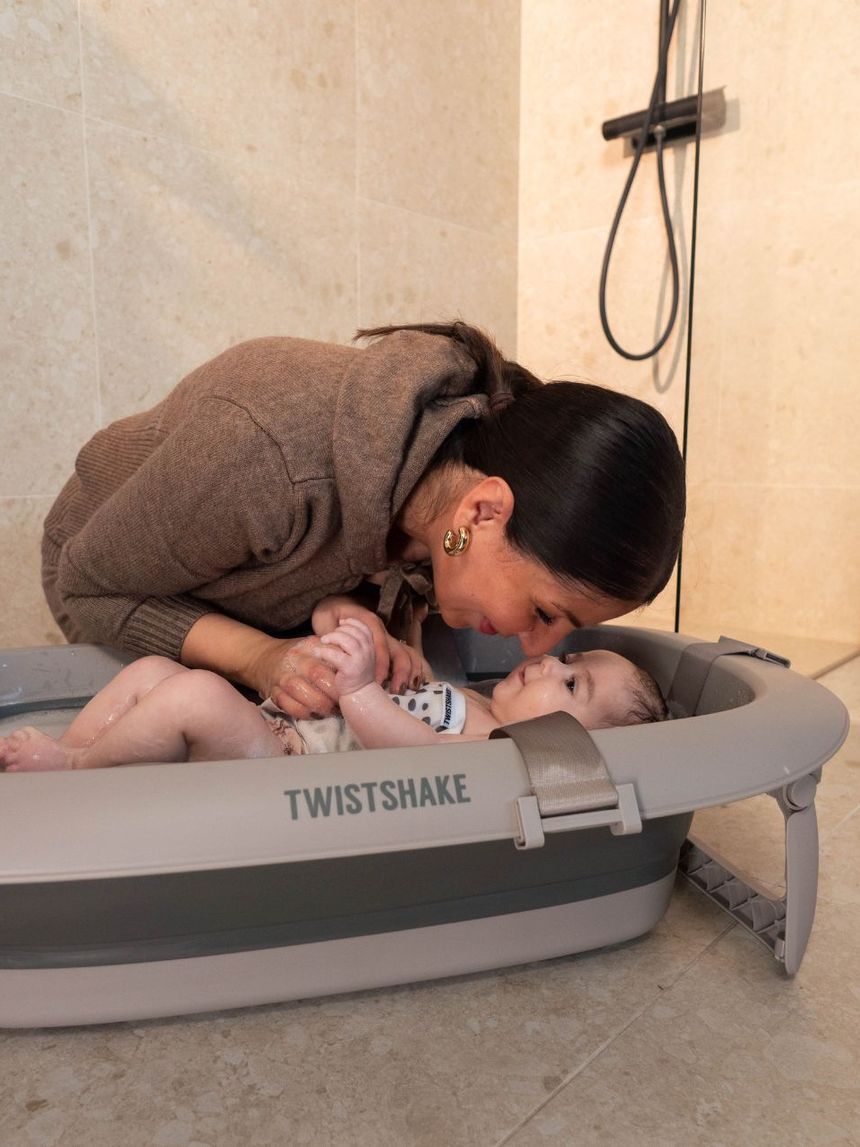 Twistshake βρεφικό μπανάκι με μειωτή και βοηθητική κανάτα faded grey 32-08-78146 - Twistshake