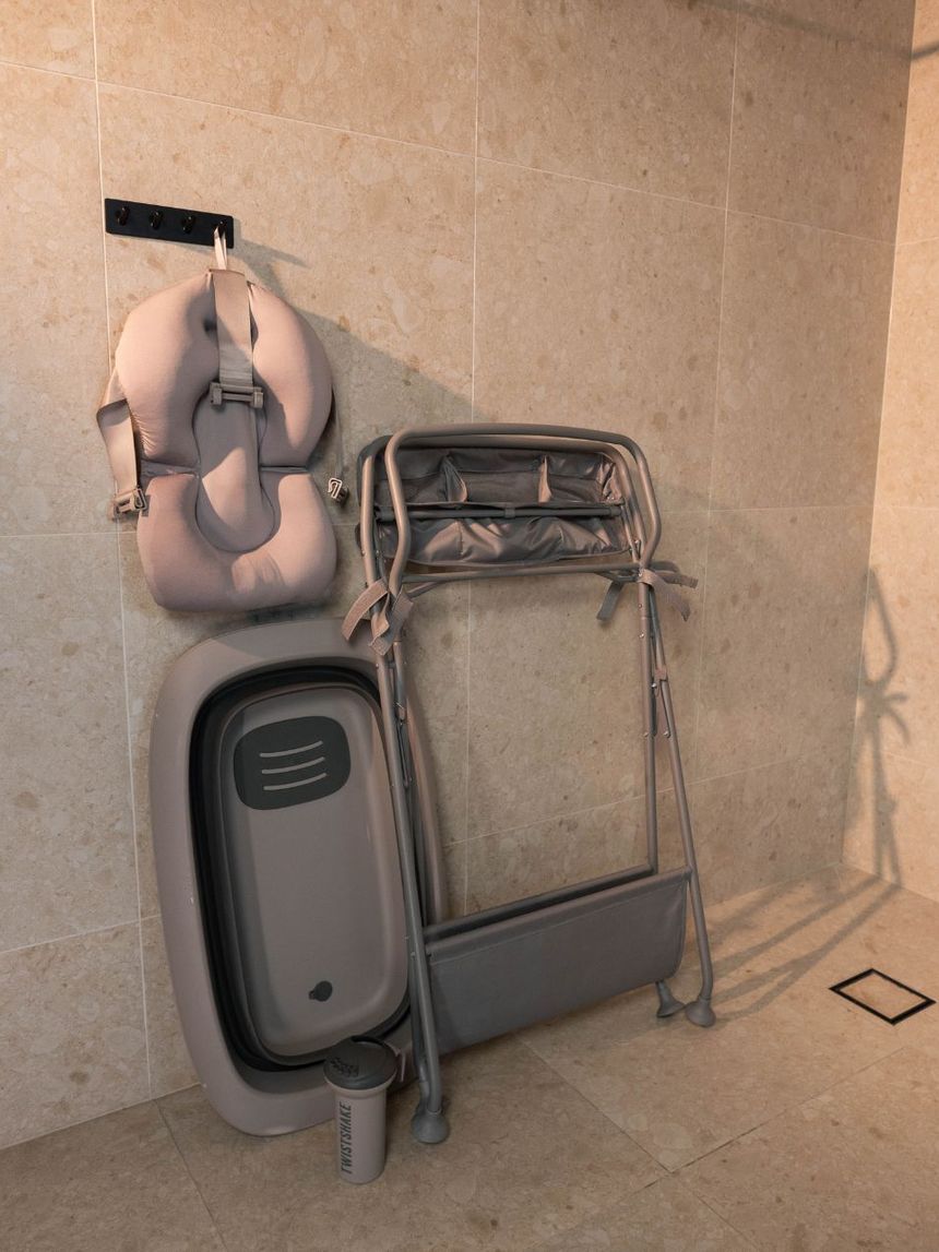 Twistshake βρεφικό μπανάκι με μειωτή και βοηθητική κανάτα faded grey 32-08-78146 - Twistshake