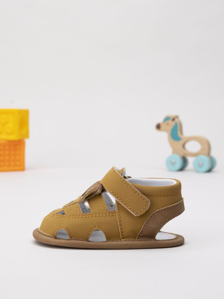 βρεφικά παπούτσια αγκαλιάς καφέ με σκυλάκια για αγόρι - Prénatal