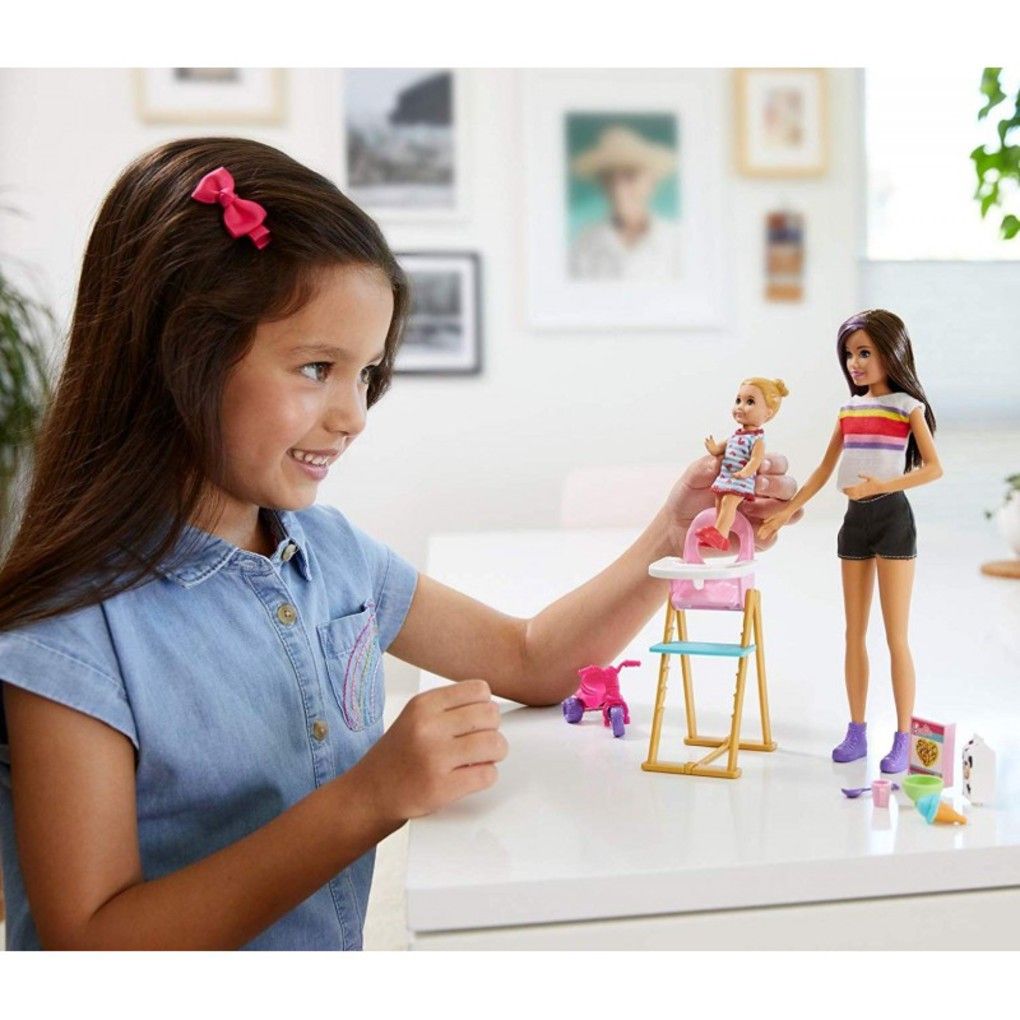 Barbie babysitters - ωρα για φαγητο - BARBIE