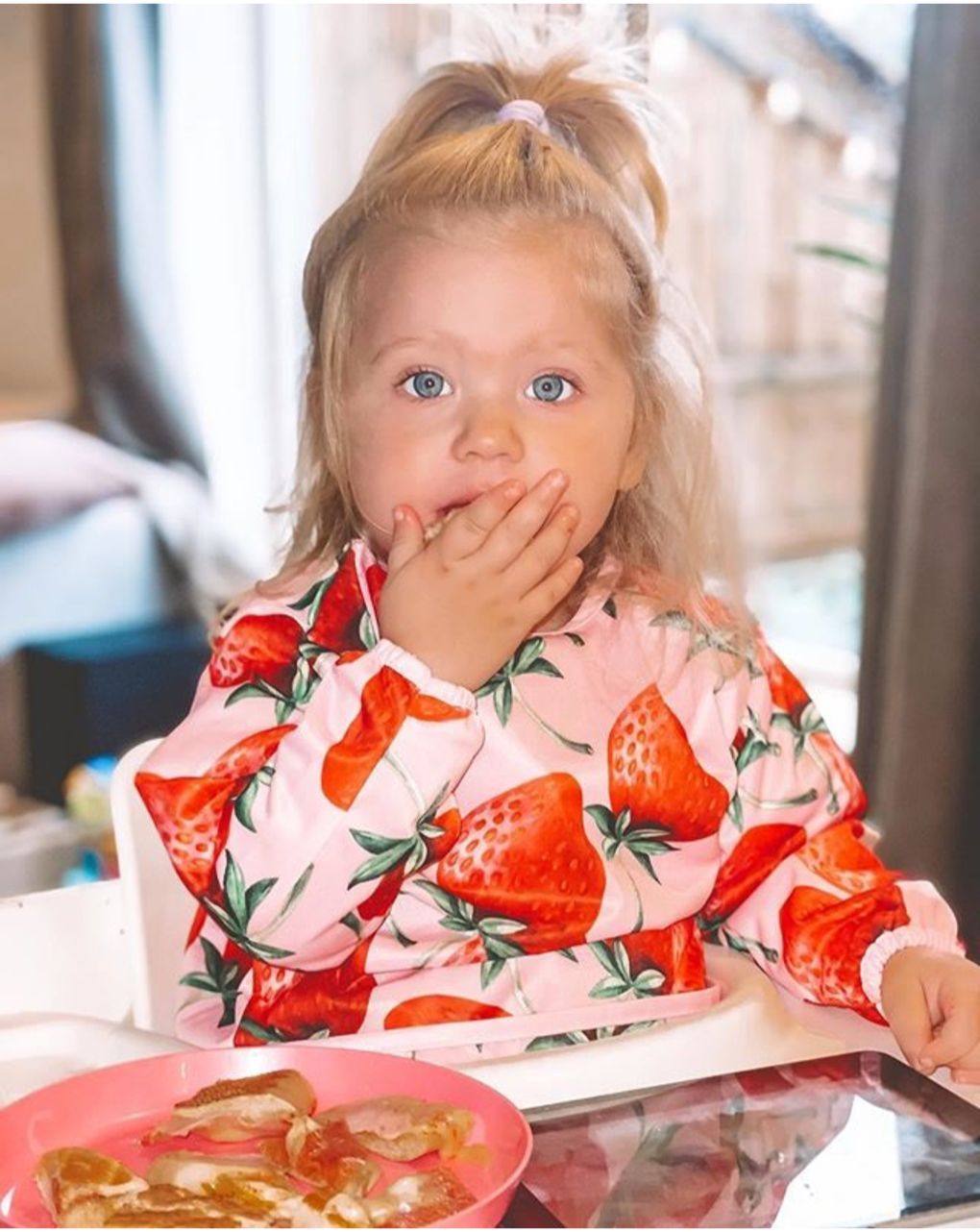 Twistshake μακρυμάνικη σαλιάρα strawberry 32-08-78510 - Twistshake