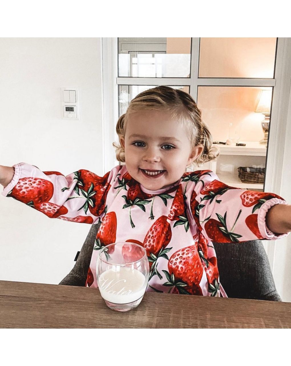 Twistshake μακρυμάνικη σαλιάρα strawberry 32-08-78510 - Twistshake