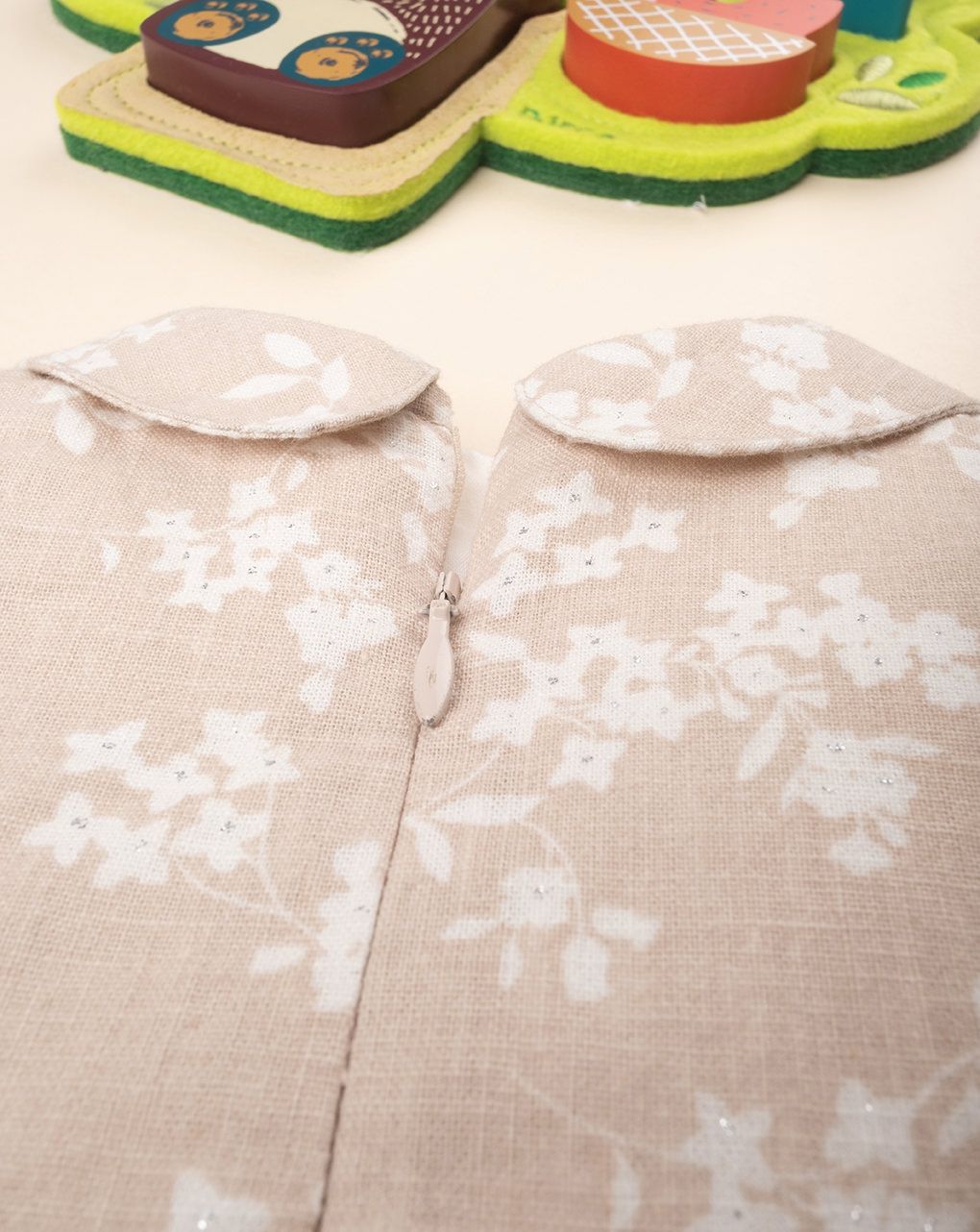 βρεφικό φορεματάκι λινό σε καφέ άμμου για κορίτσι - Prénatal