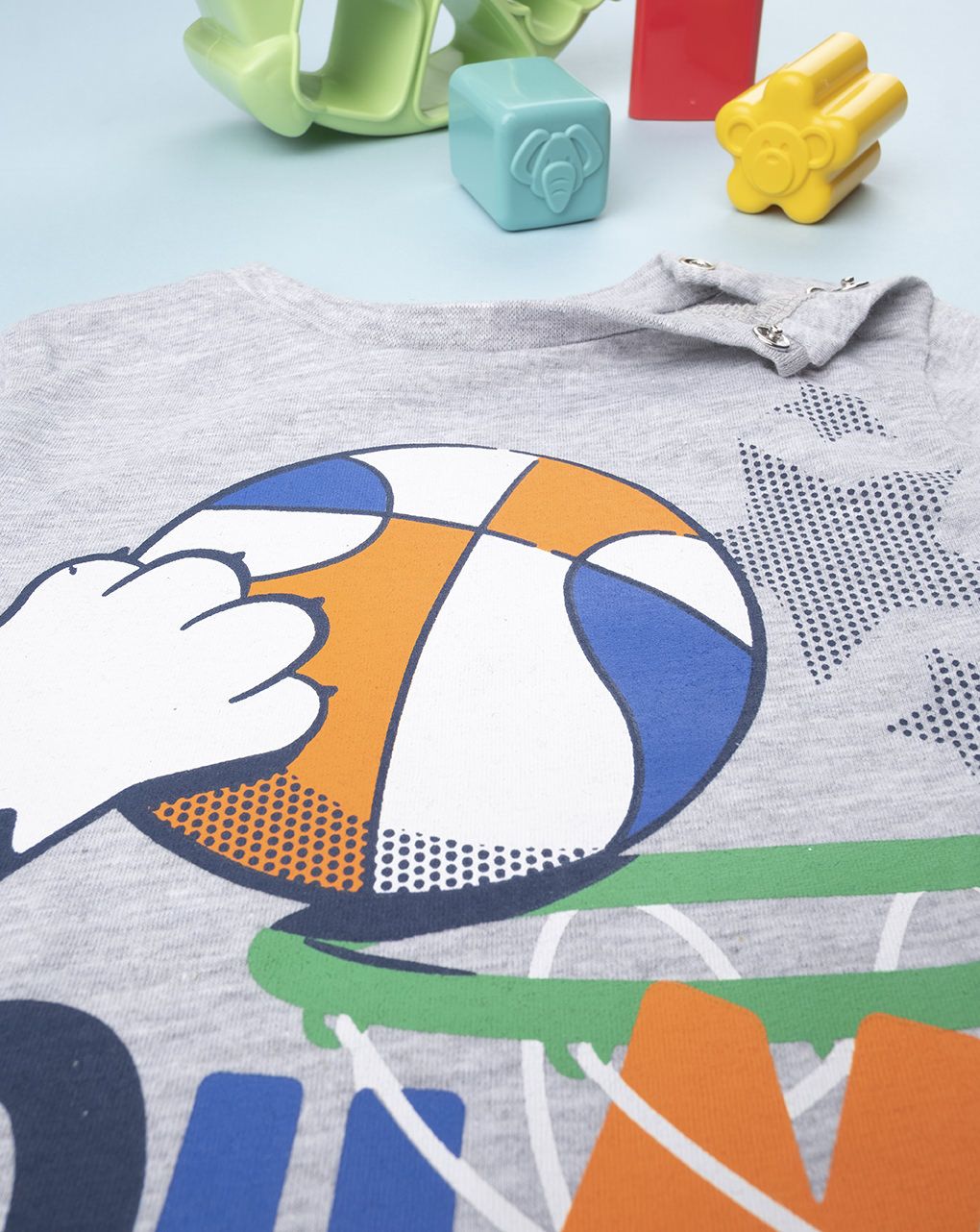 βρεφικό t-shirt γκρι με μπάσκετ για αγόρι - Prénatal