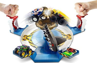 Hot wheels monster trucks σετ παιχνιδιού-αρένα σύγκρουσης  fyk14 - Hot wheels