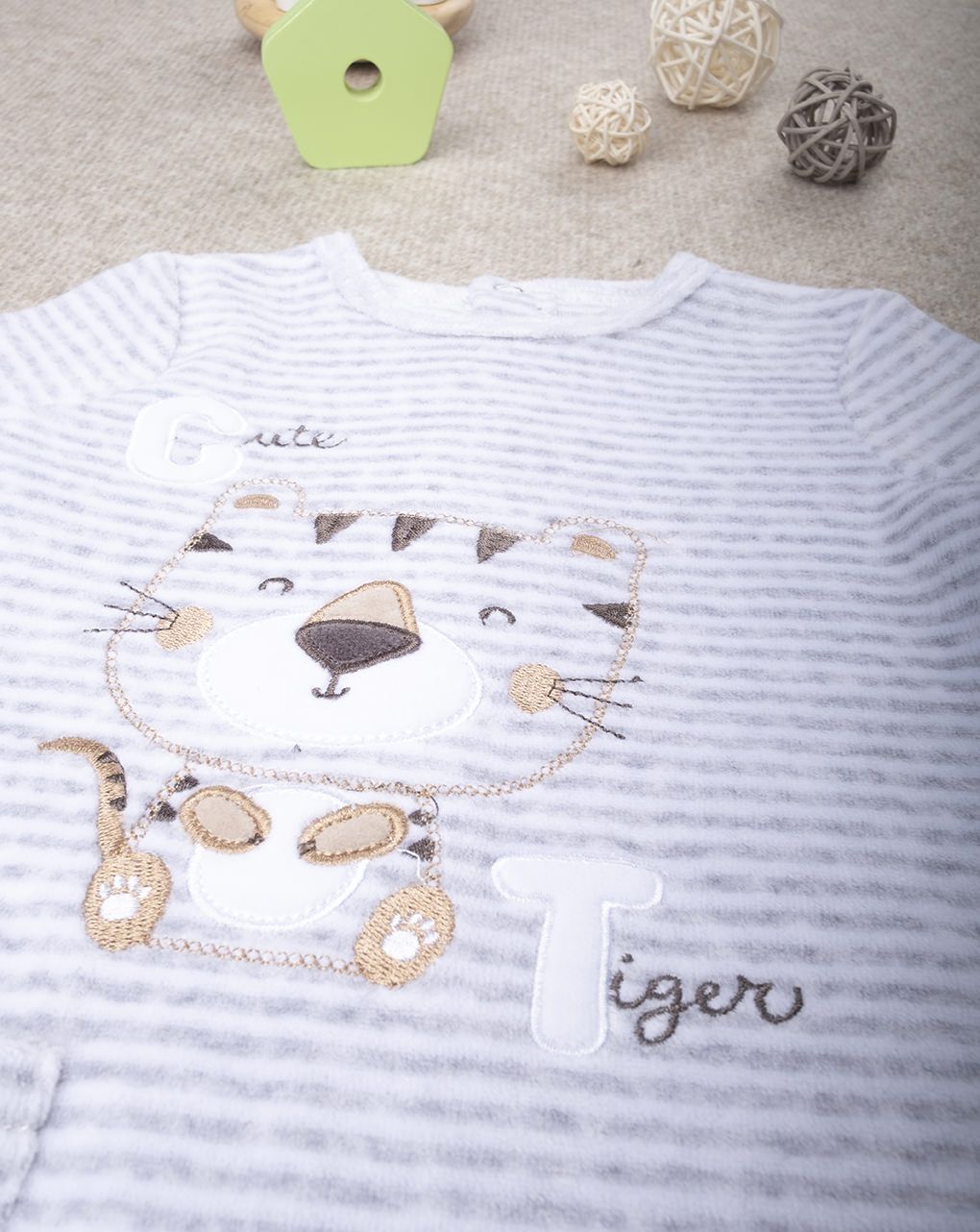 βρεφικό φορμάκι σενίλ γκρι ριγέ με τίγρη για αγόρι - Prénatal