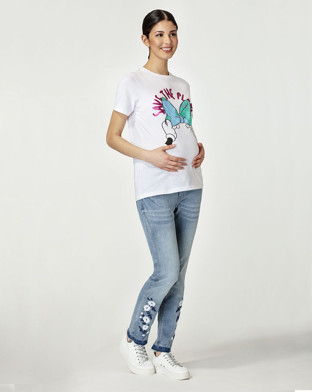 γυναικείο παντελόνι τζιν με κεντήμα λουλούδια