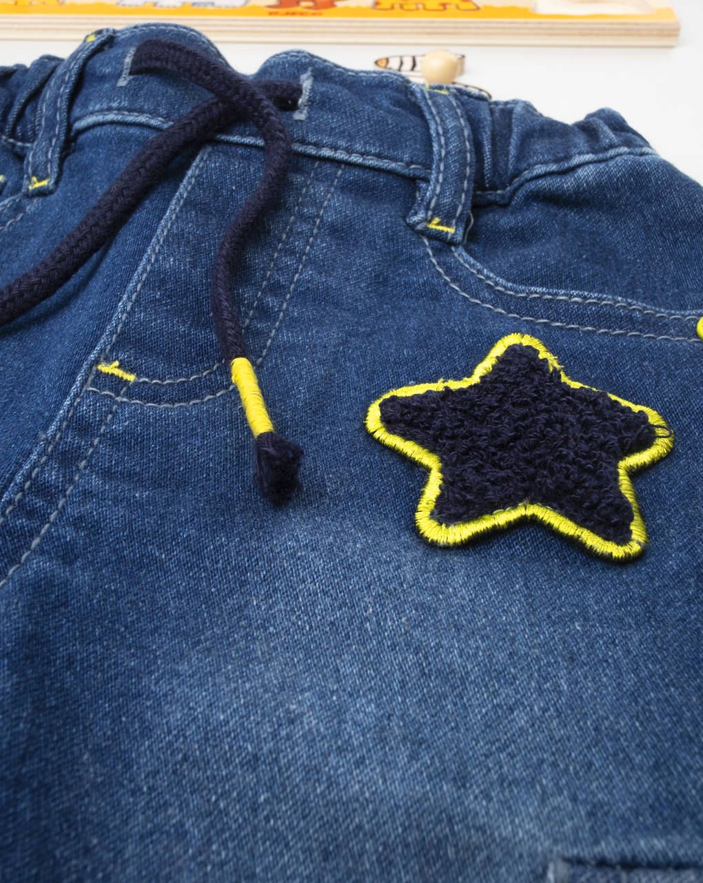 παντελόνι στυλ denim με patches για αγόρι - Prénatal