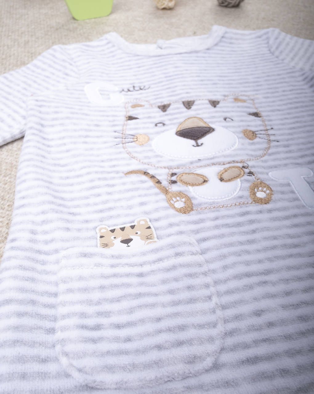 βρεφικό φορμάκι σενίλ γκρι ριγέ με τίγρη για αγόρι - Prénatal