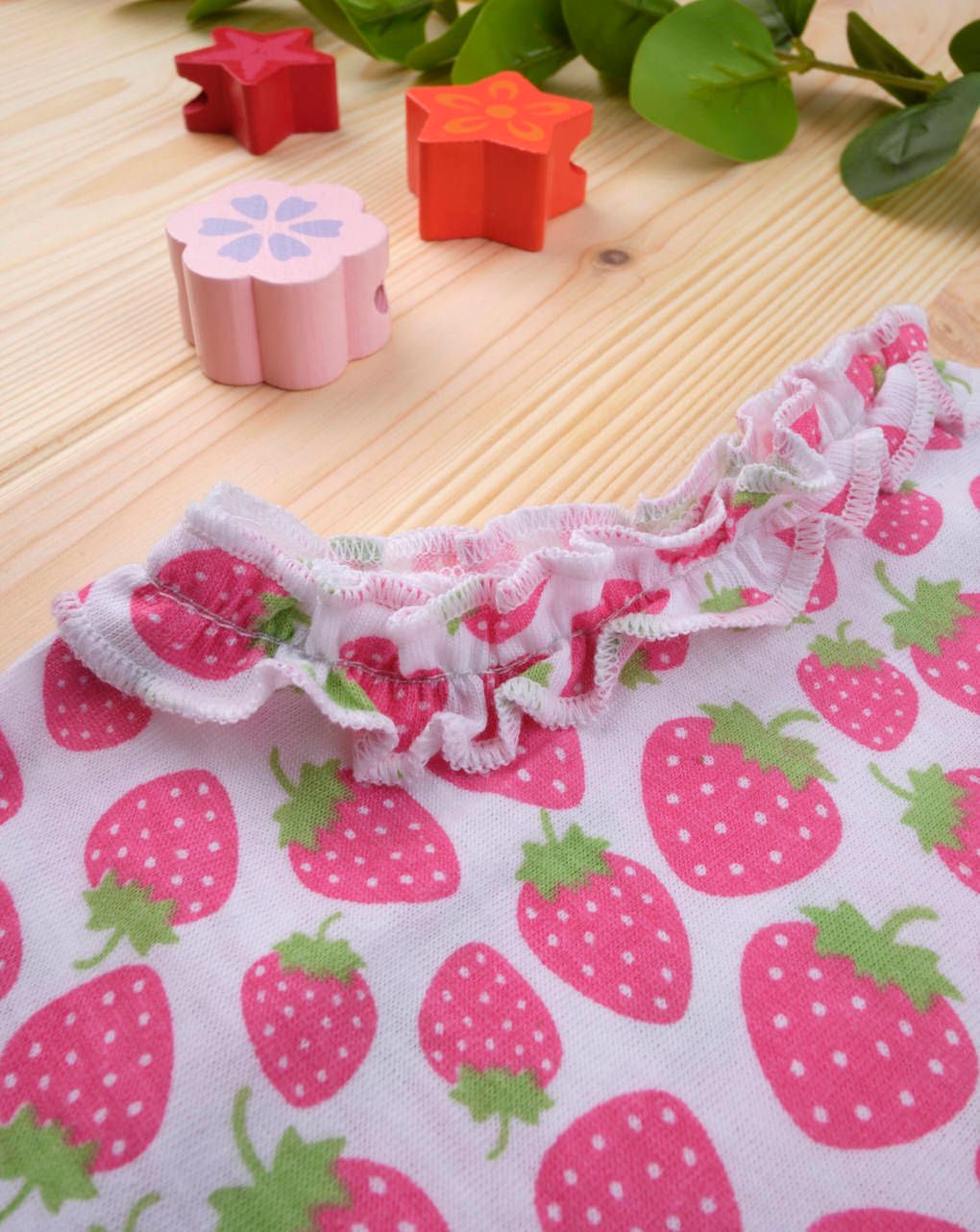 αμάνικο μπλουζάκι με στάμπα φράουλες για κορίτσι - Prénatal