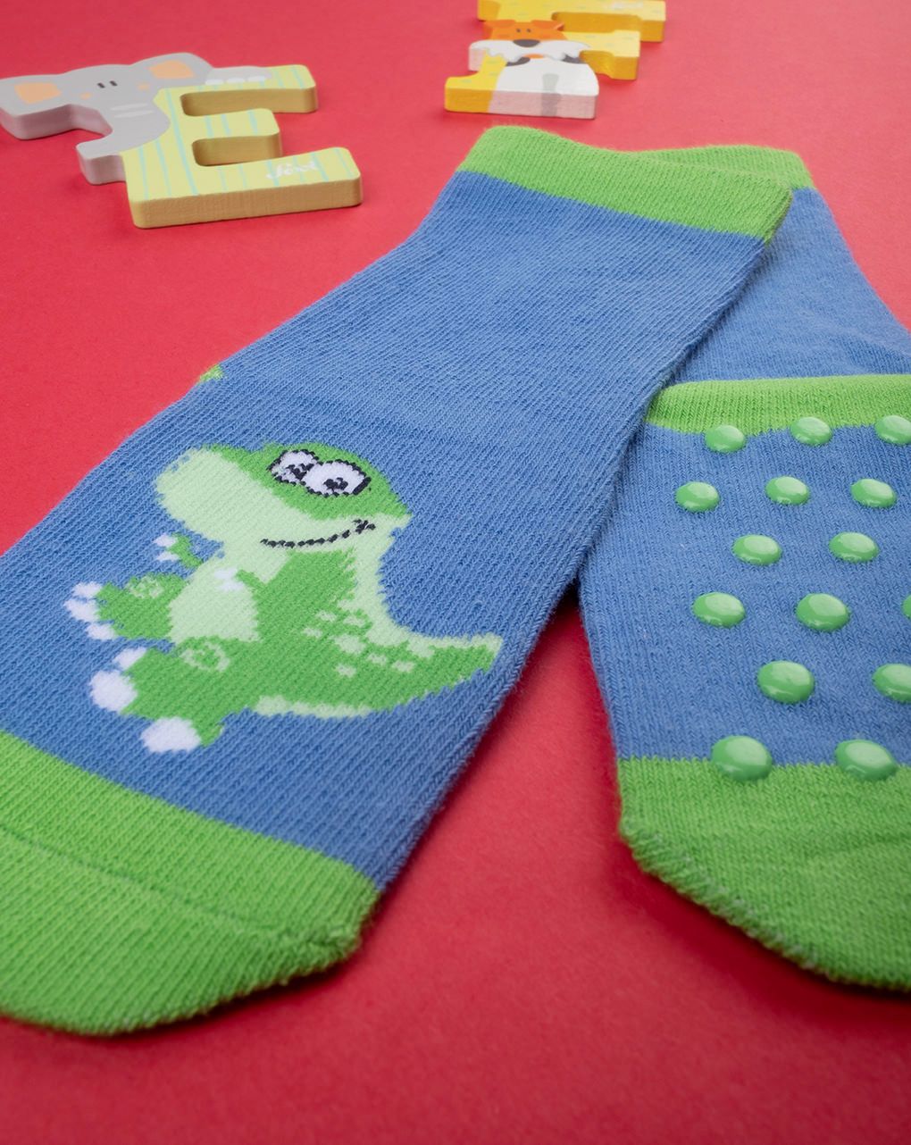 βρεφικές αντιολισθητικές κάλτσες με δεινόσαυρο για αγόρι 697227 - Prénatal