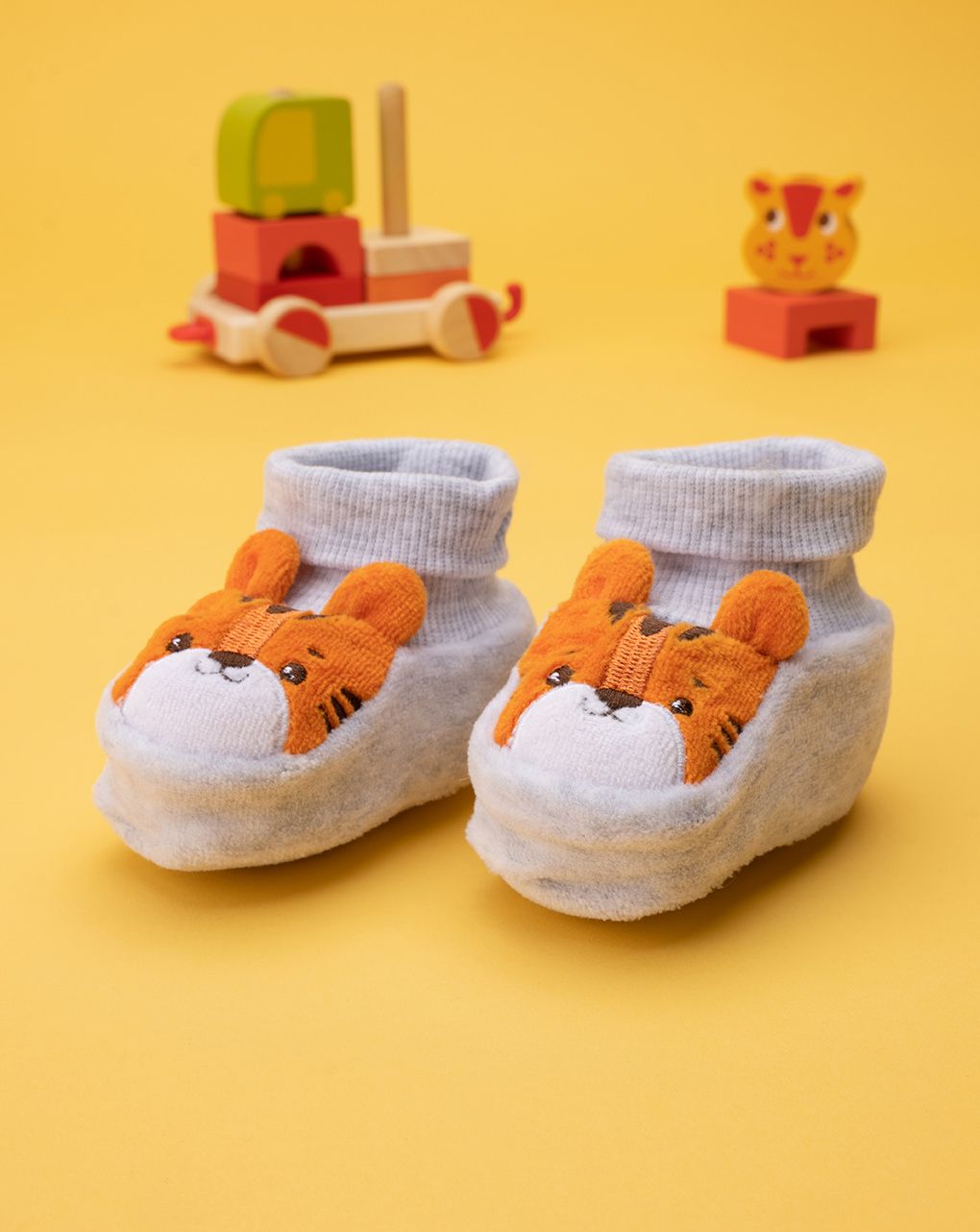 βρεφικά παπουτσάκια αγκαλιάς σενίλ γκρι με τίγρη για αγόρι - Prénatal
