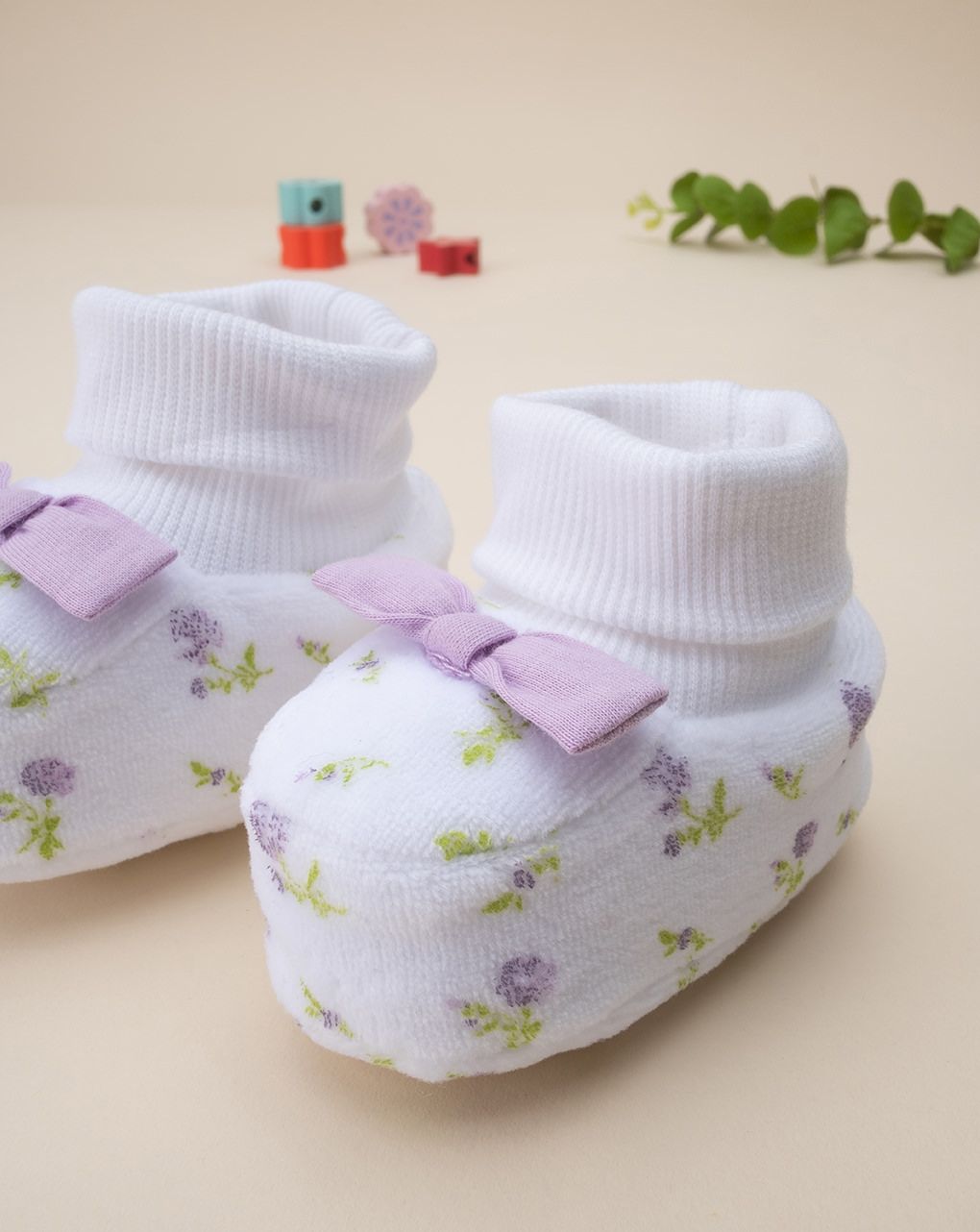 βρεφικά παπούτσια αγκαλιάς σενίλ λευκό φλοράλ για κορίτσι - Prénatal