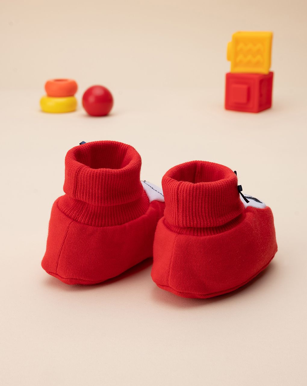 βρεφικά παπούτσια αγκαλιάς σενίλ κόκκινα με πασχαλίτσα για κορίτσι - Prénatal