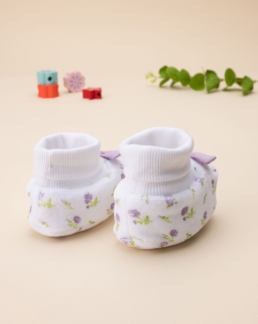 βρεφικά παπούτσια αγκαλιάς σενίλ λευκό φλοράλ για κορίτσι - Prénatal