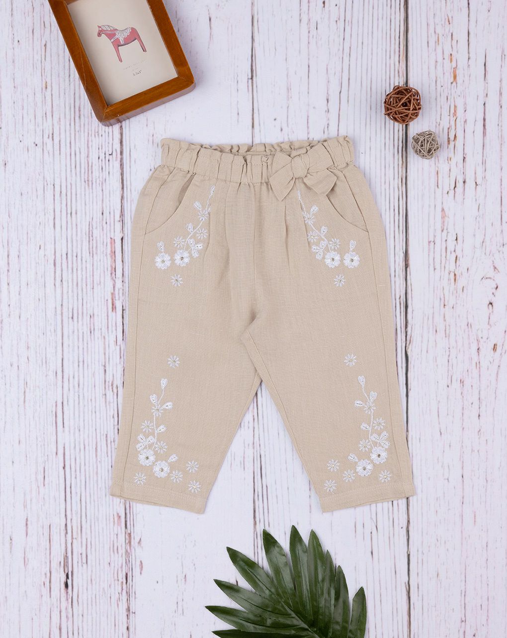 βρεφικό παντελόνι λινό μπεζ με λουλούδια για κορίτσι