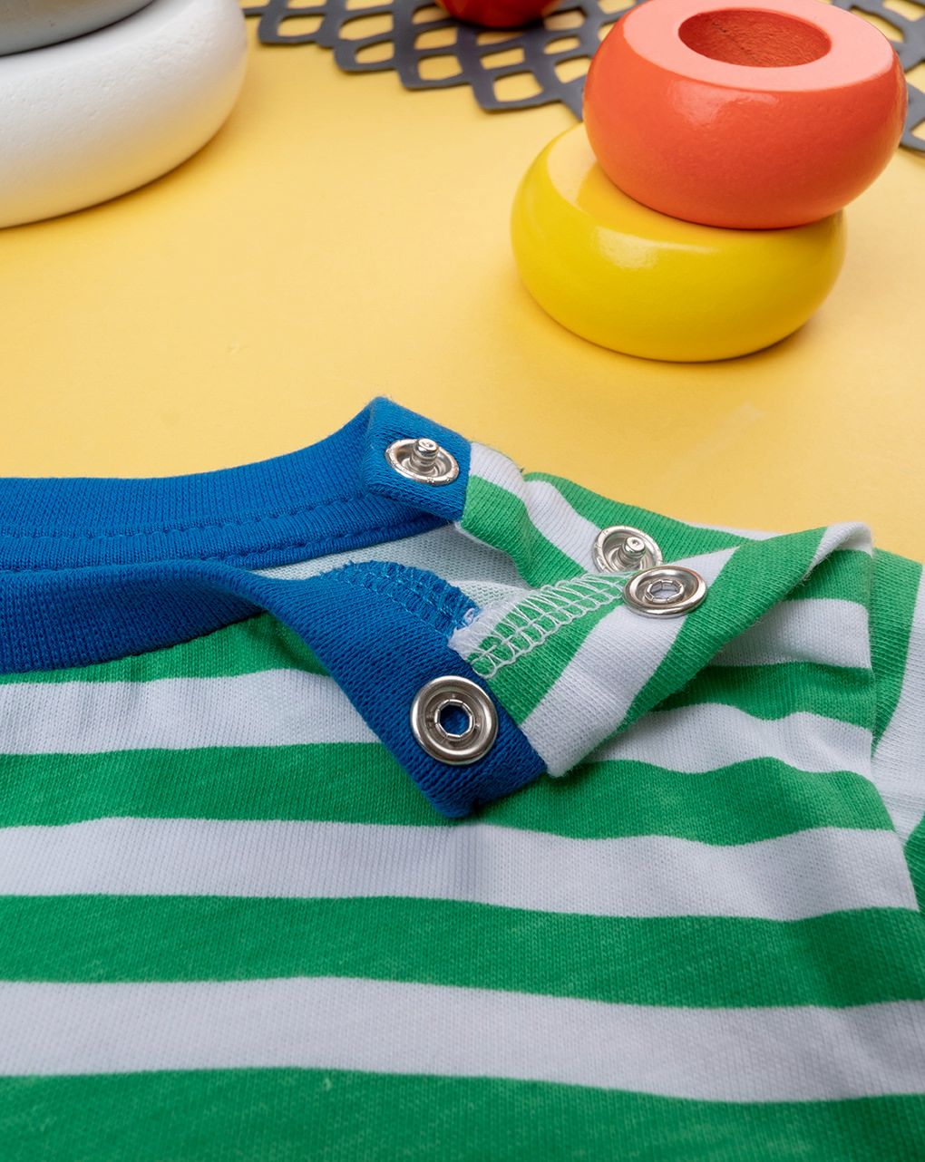 βρεφικό t-shirt ριγέ πράσινο/λευκό με τσέπη για αγόρι - Prénatal