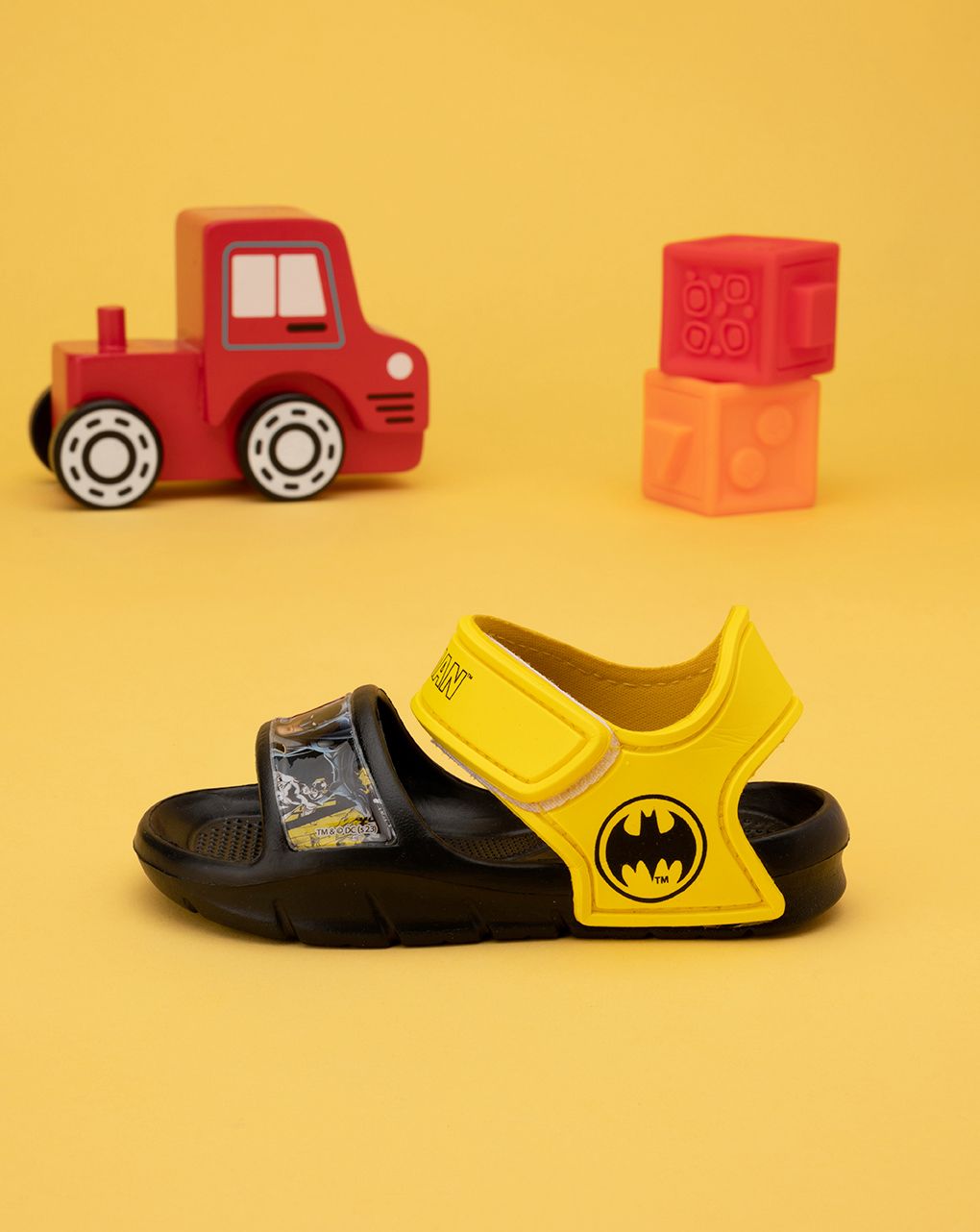 σανδάλια μαύρα/κίτρινα με τον batman για αγόρι