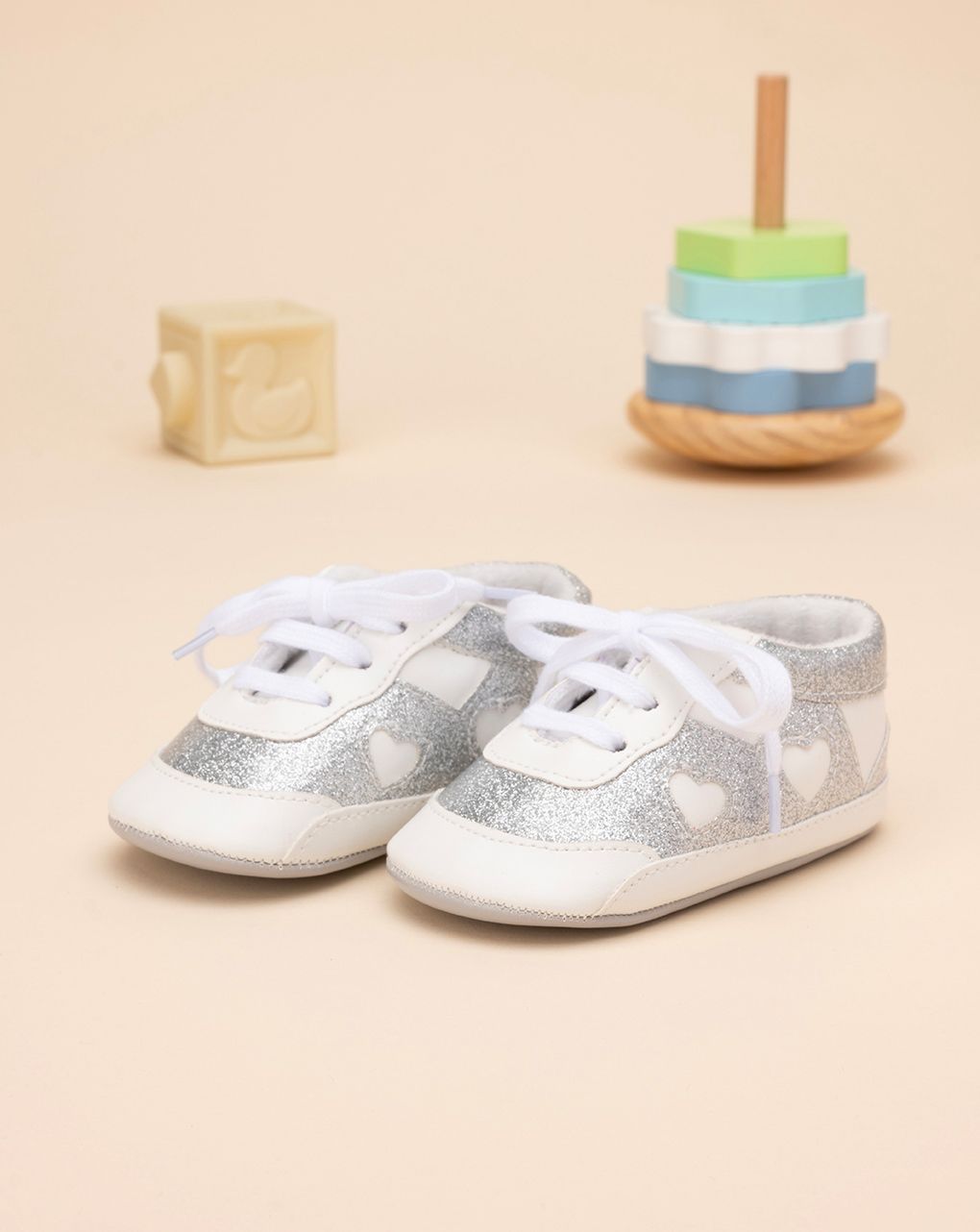 βρεφικά παπούτσια αγκαλιάς sneakers ασημένια με καρδούλες για κορίτσι - Prénatal