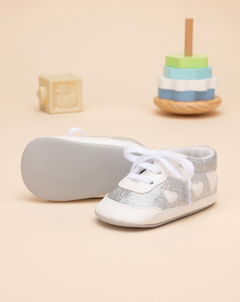 βρεφικά παπούτσια αγκαλιάς sneakers ασημένια με καρδούλες για κορίτσι - Prénatal