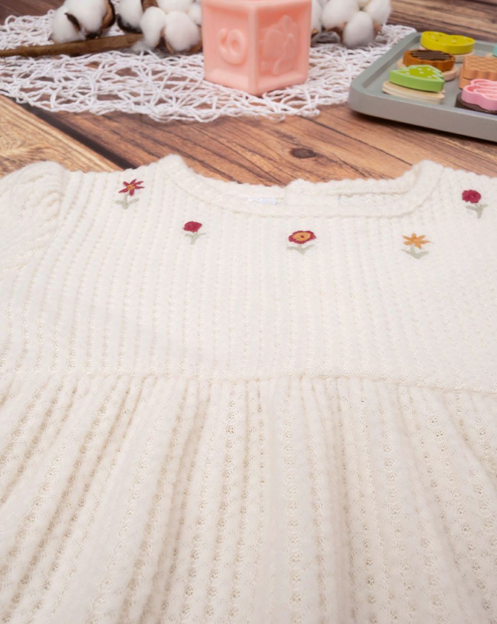 βρεφικό φόρεμα γκοφρέ κρεμ με λουλούδια για κορίτσι - Prénatal