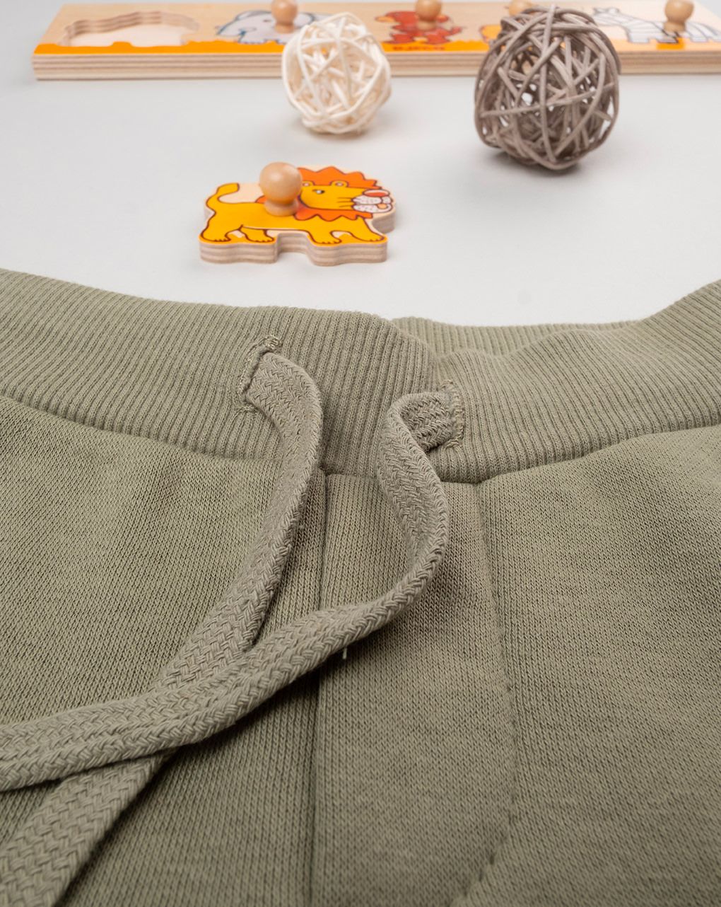 βρεφικό παντελόνι φούτερ χακί με λιονταράκι για αγόρι - Prénatal