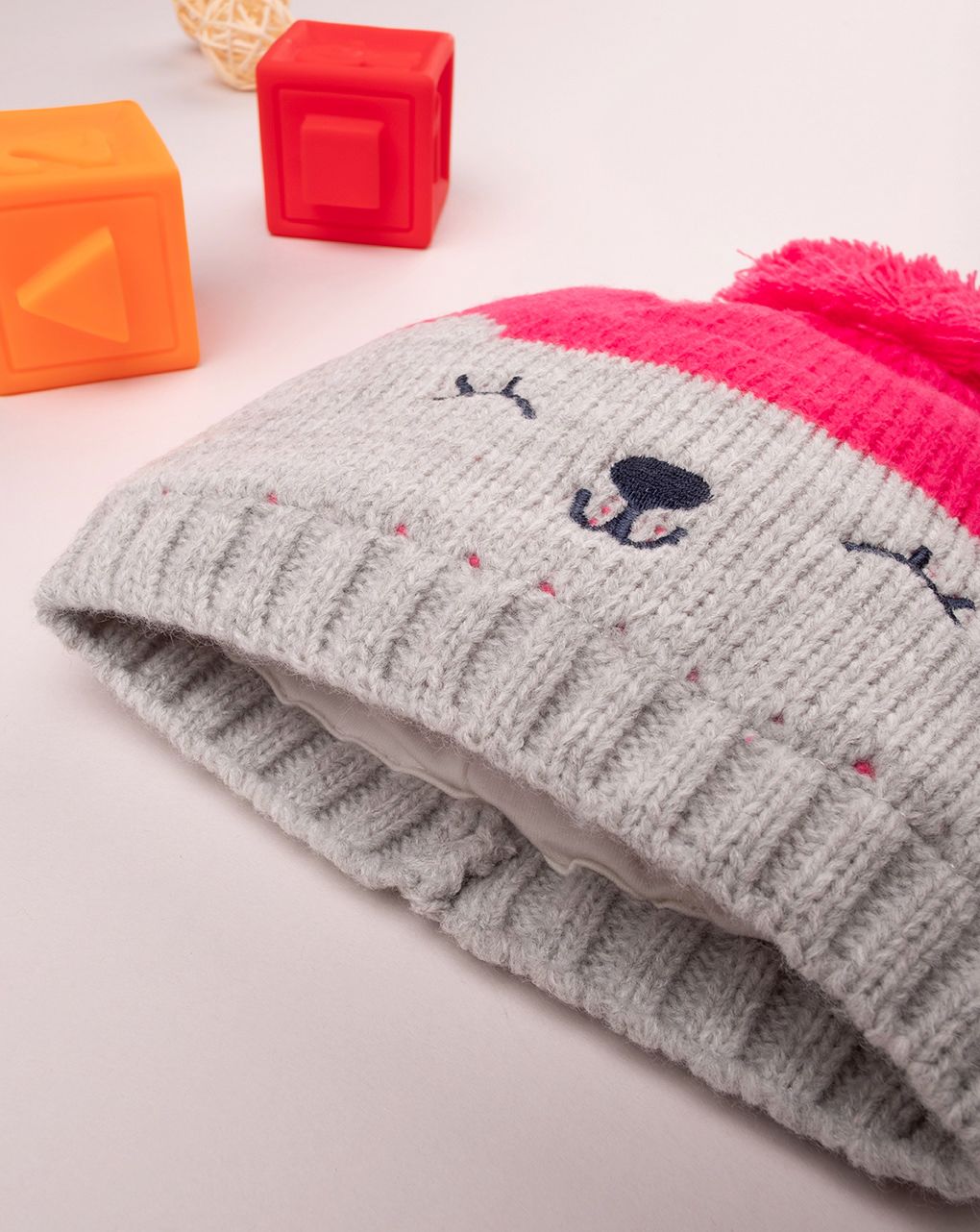 βρεφικό σκουφάκι πλεκτό φούξια με αρκουδάκι για κορίτσι - Prénatal