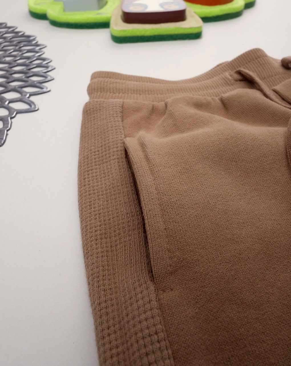 βρεφικό παντελόνι φούτερ καφέ με ένθετα για αγόρι - Prénatal