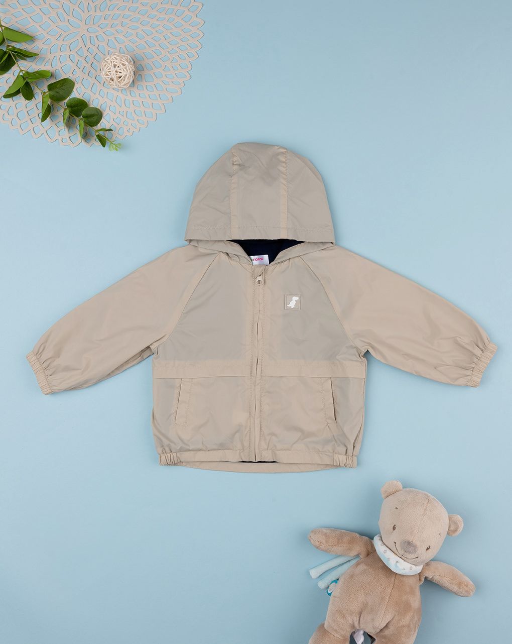 βρεφικό αντιανεμικό μπουφάν μπεζ με δεινόσαυρο για αγόρι