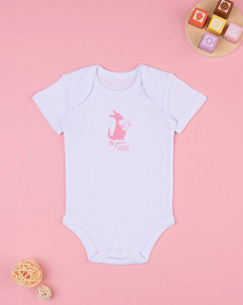 βρεφικό κοντομάνικο κορμάκι λευκό με καγκουρό για κορίτσι