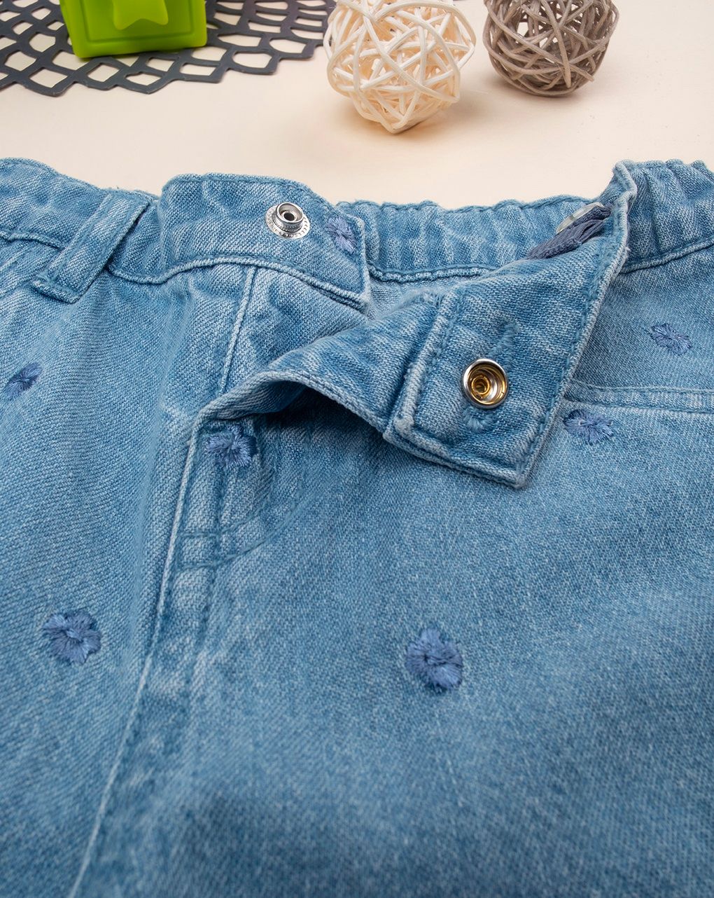 παιδικό τζιν παντελόνι μπλε με λουλούδια για κορίτσι - Prénatal