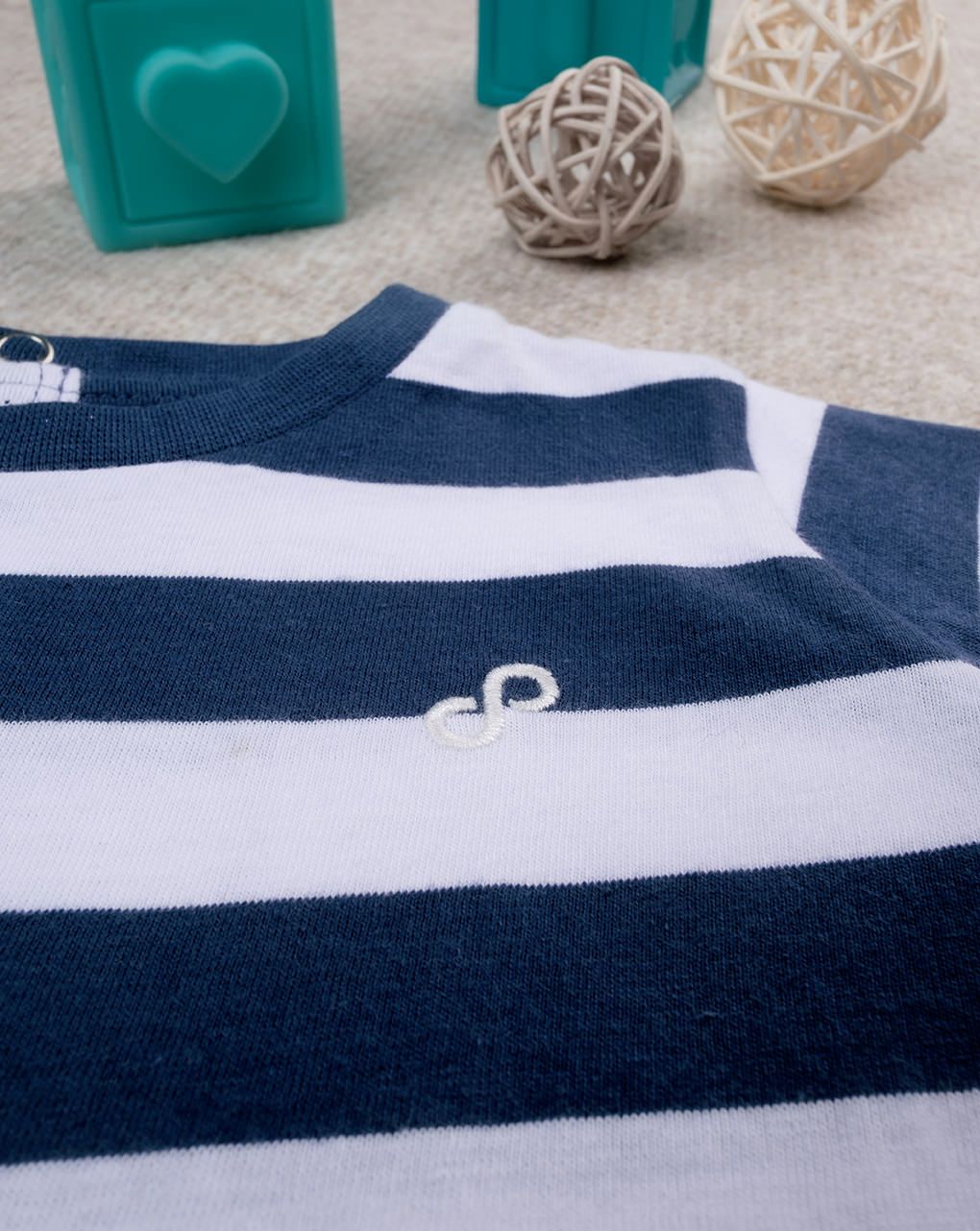 βρεφικό t-shirt basic ριγέ μπλε/λευκό "άπειρο" για αγόρι - Prénatal