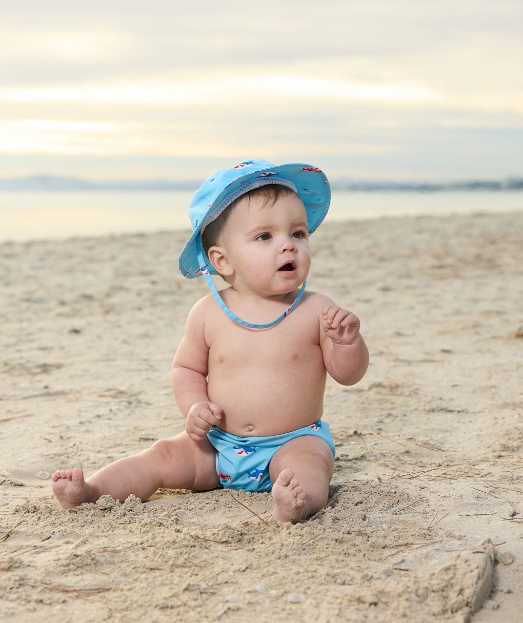 βρεφικό καπέλο θαλάσσης γαλάζιο με καρχαρίες για αγόρι