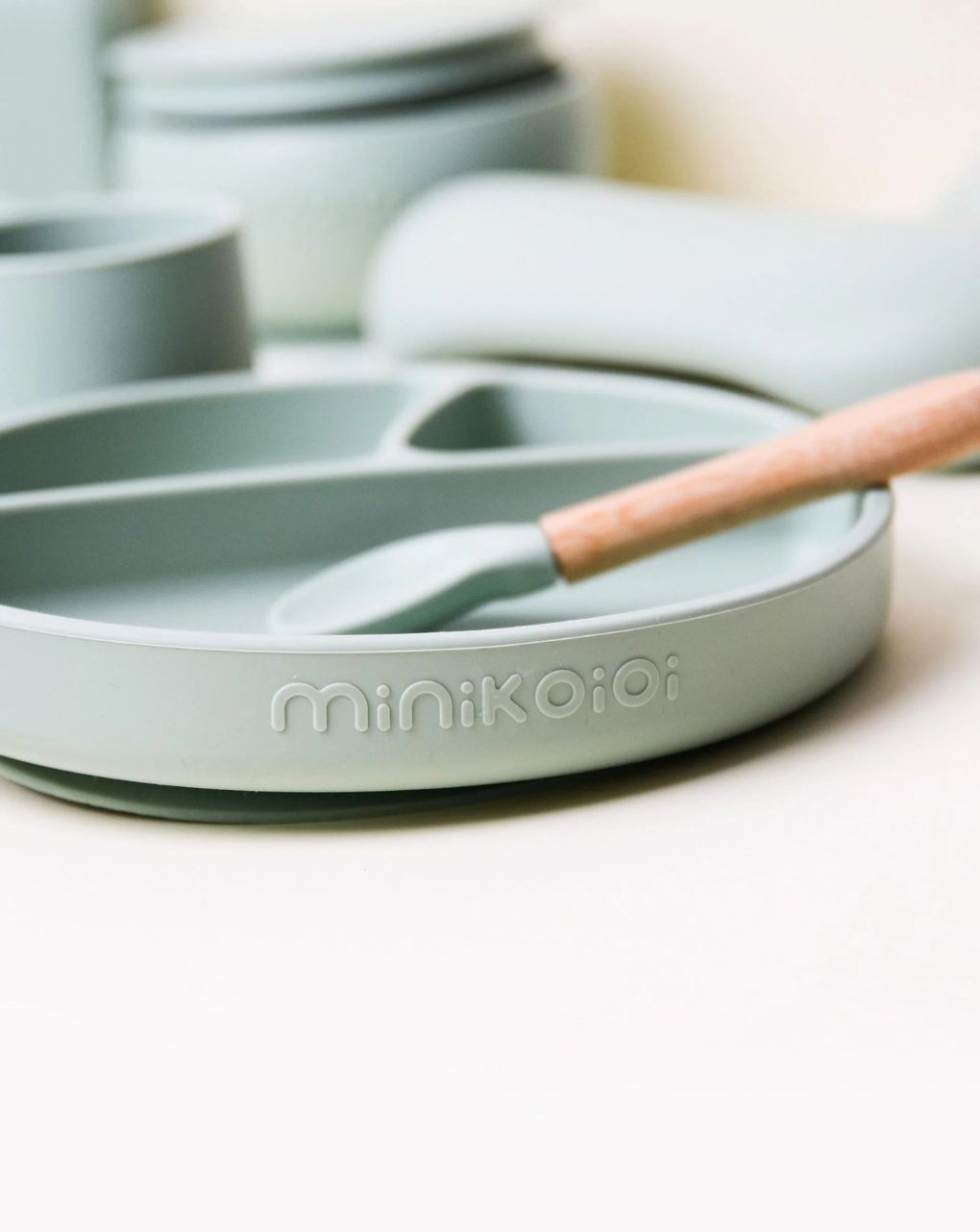 Minikoioi πιάτο με διαχωριστικά portions 6m+ river green 0907-101050007 - MinikOiOi