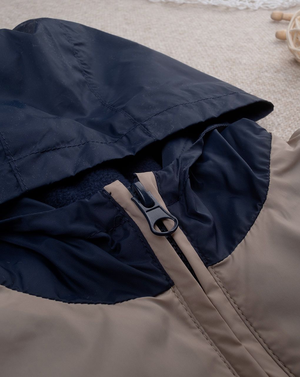 παιδικό αντιανεμικό μπουφάν μπεζ με δεινόσαυρο για αγόρι - Prénatal