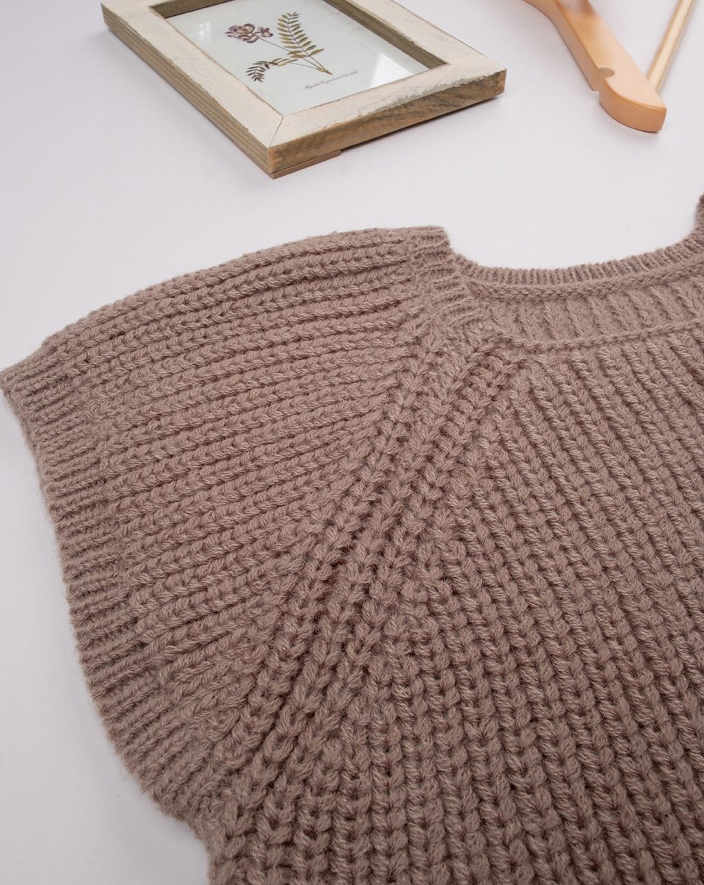 παιδικό πλεκτό γιλέκο καφέ για κορίτσι - Prénatal