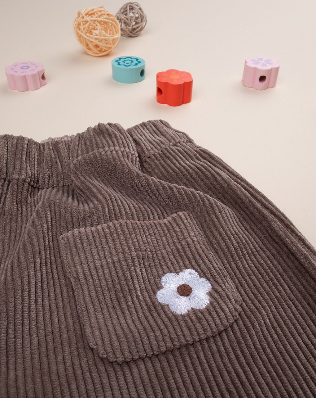 παιδική παντελόνα ριμπ καφέ με λουλούδια για κορίτσι - Prénatal