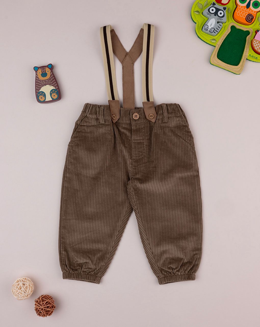 βρεφικό παντελόνι βελουτέ καφέ με τιράντες για αγόρι