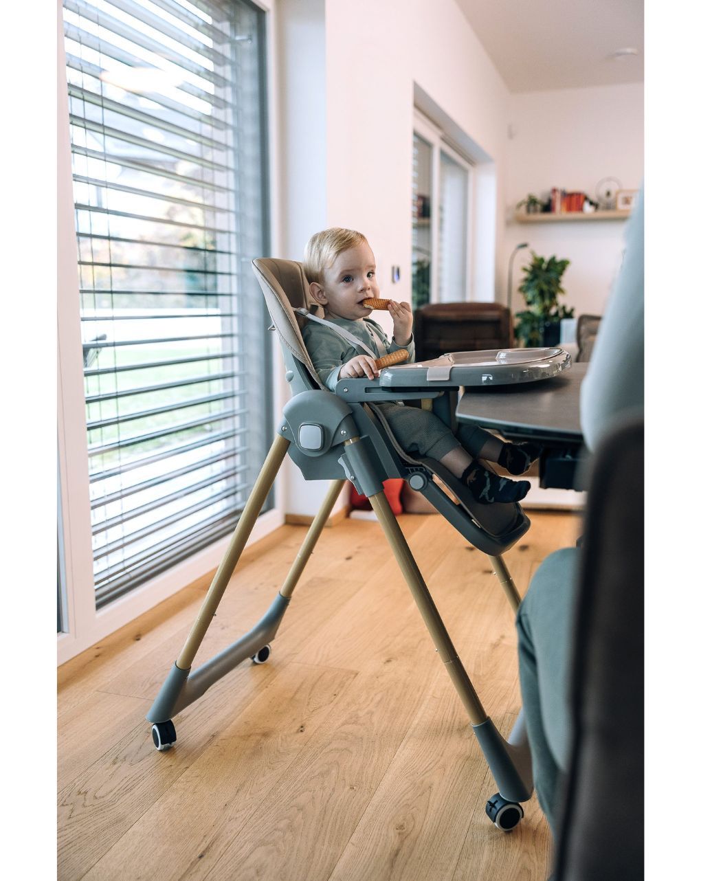 Freeon καρεκλάκι φαγητού kai brown 82696 - Freeon