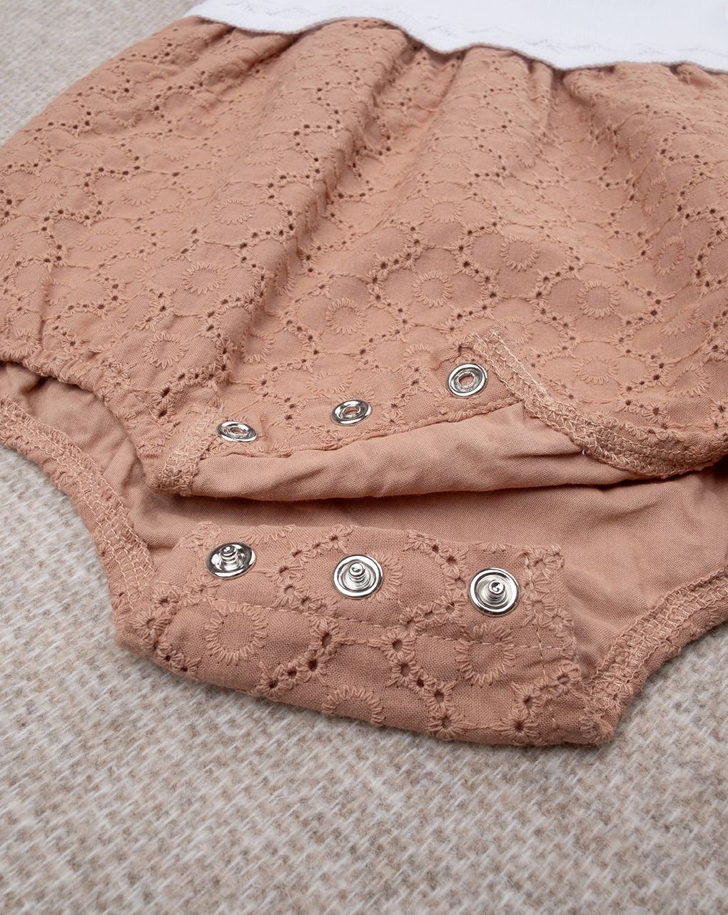 βρεφικό φορμάκι λευκό/καφέ δαντέλα sangallo για κορίτσι - Prénatal