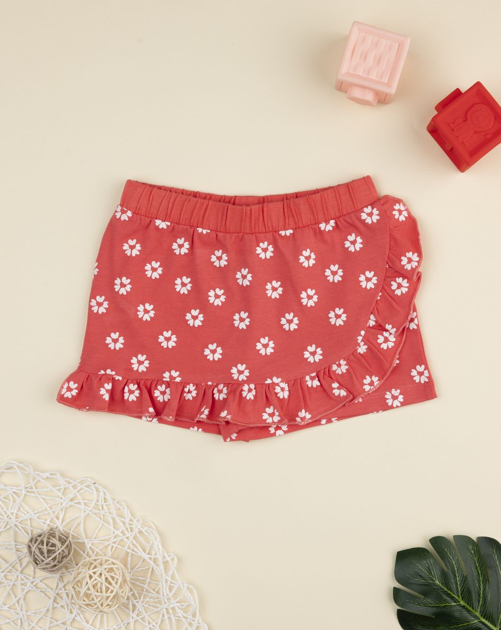 βρεφικό σορτσάκι κοραλί με λουλούδια για κορίτσι
