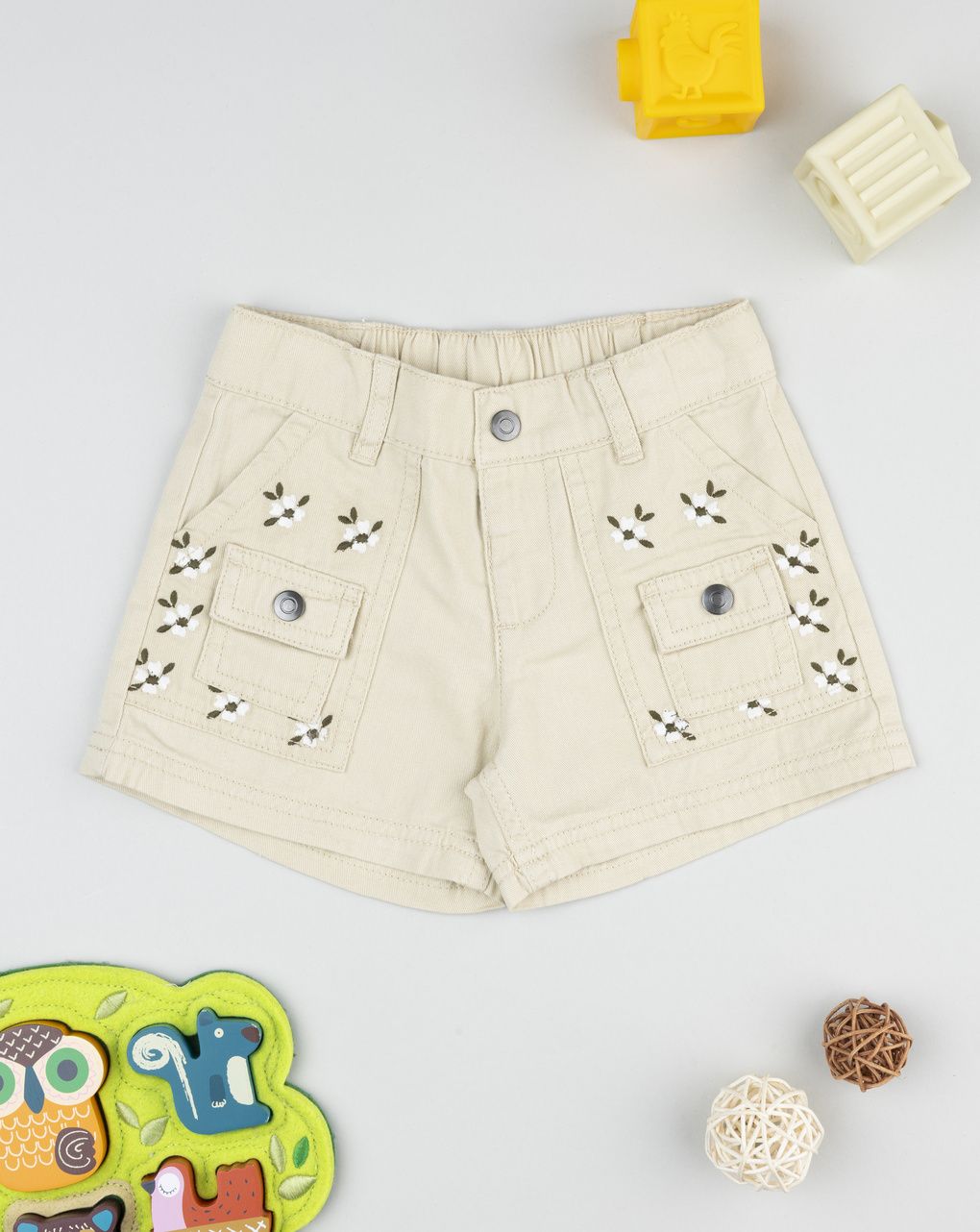 παιδικό σορτσάκι μπεζ με λουλούδια για κορίτσι