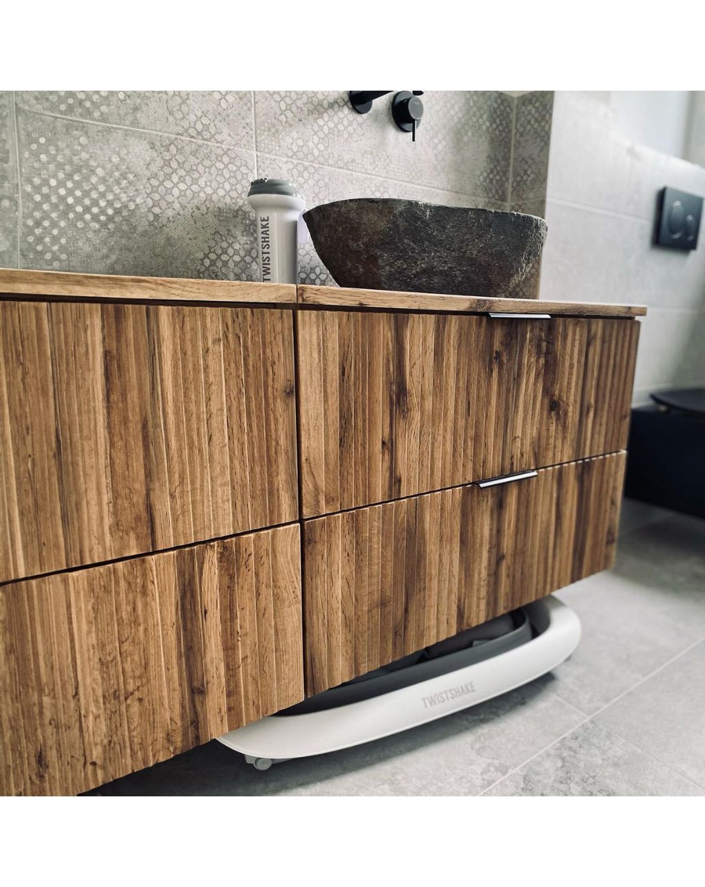 Twistshake βρεφικό μπανάκι με μειωτή και βοηθητική κανάτα grey 32-08-78996 - Twistshake