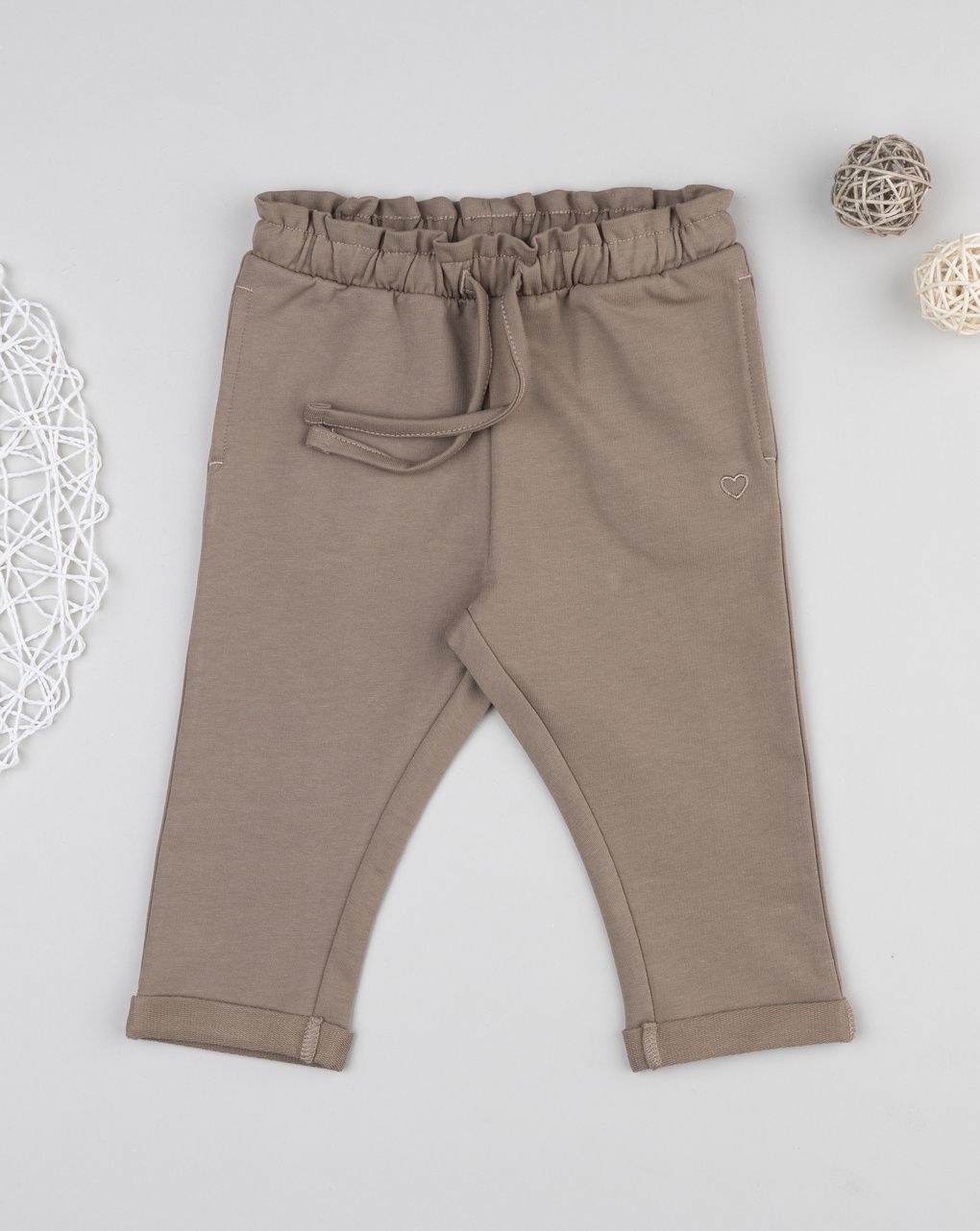 βρεφικό παντελόνι φούτερ καφέ με καρδούλα για κορίτσι