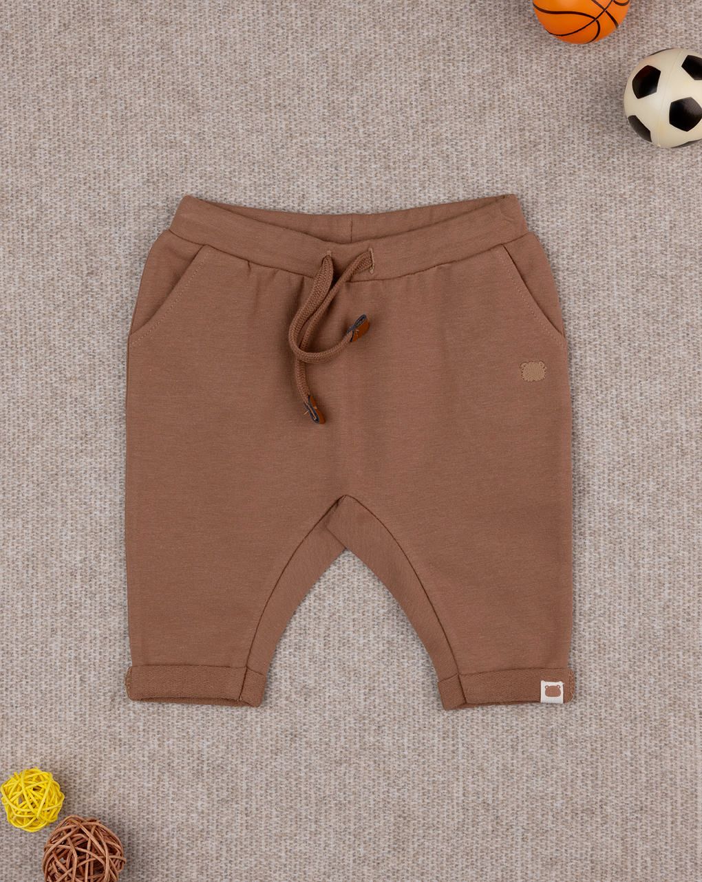 βρεφικό παντελόνι φόρμας καφέ με αρκουδάκι για αγόρι