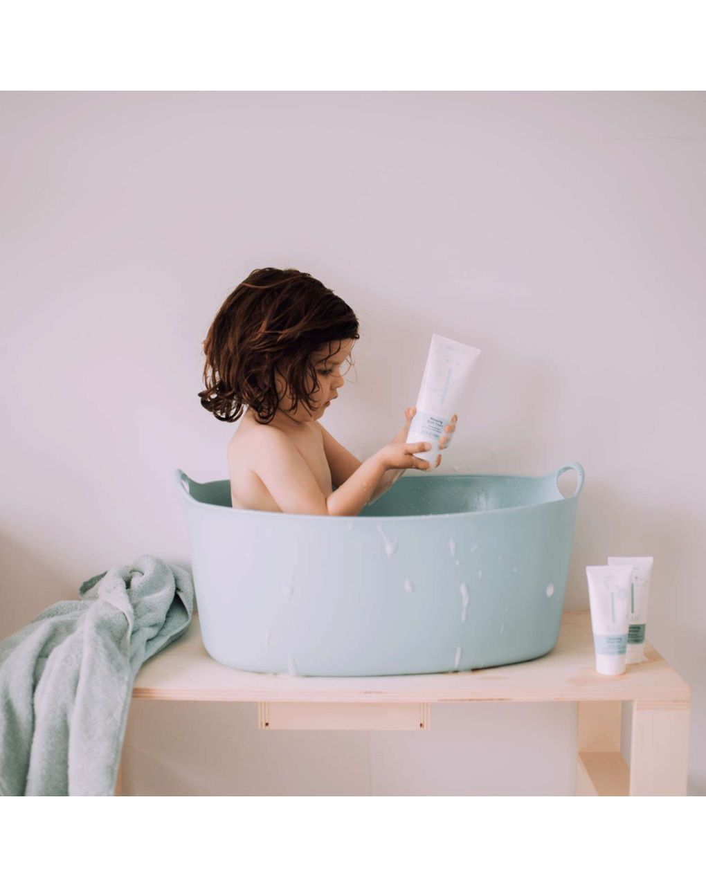 Naif χαλαρωτικό βρεφικό αφρόλουτρο για βρέφη και παιδιά 200ml naif-p054 - NAIF