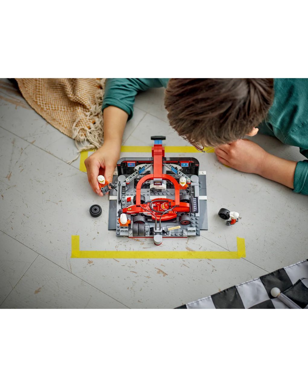 Lego city f1 pit stop & pit crew with ferrari car 60443 - Lego