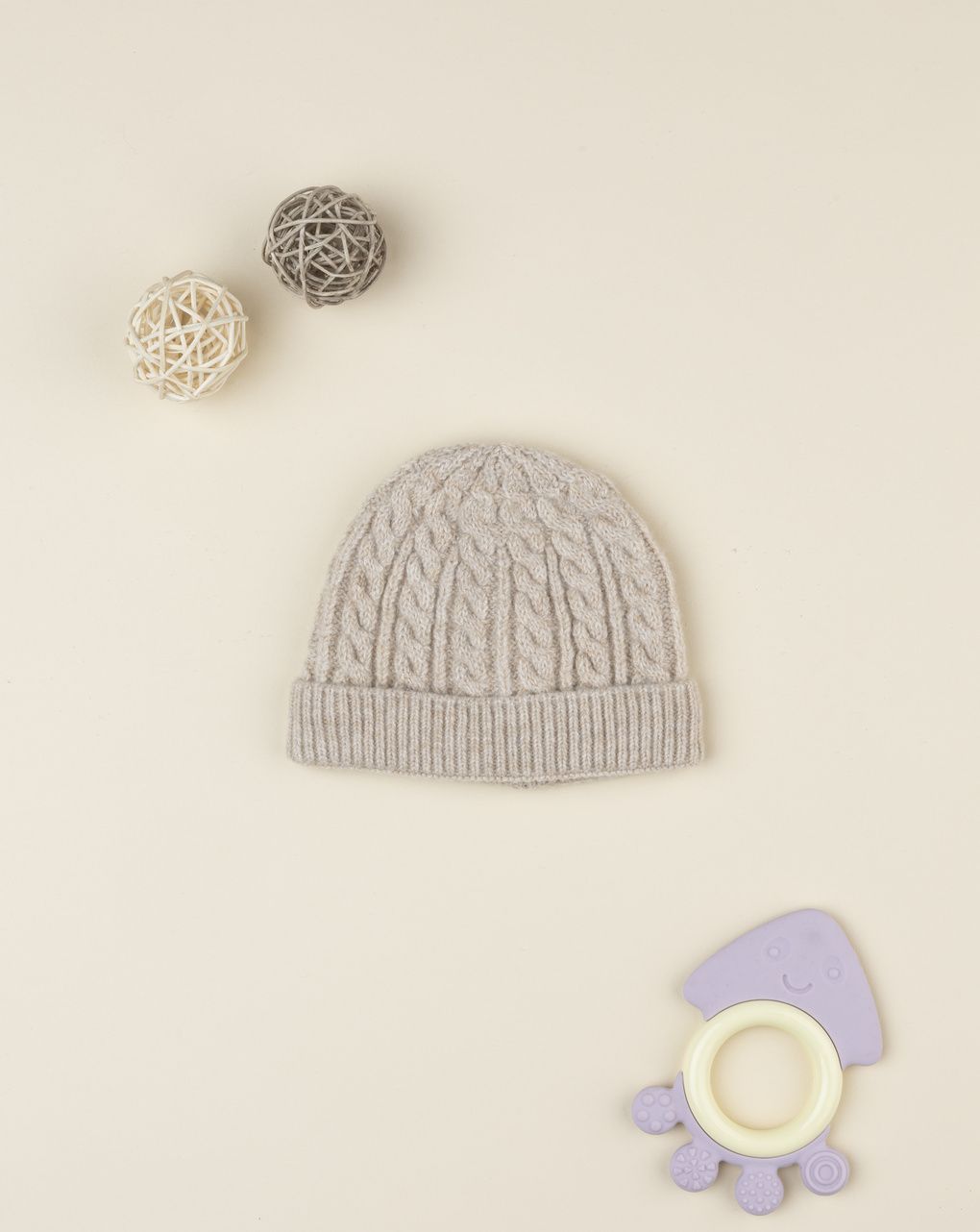 βρεφικό σκουφάκι καφέ με πλεξούδες για αγόρι