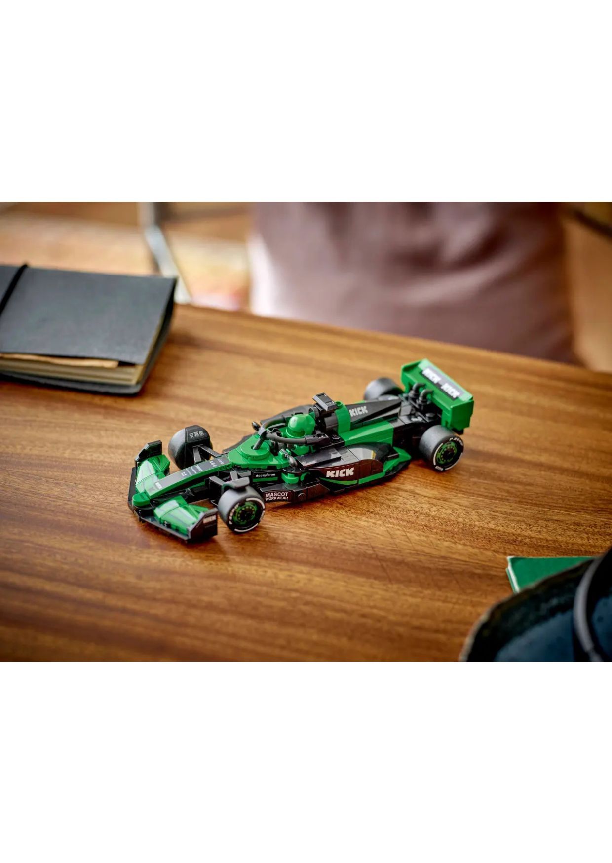 Lego speed champions kick sauber f1 team c44 race car 77247 - LEGO